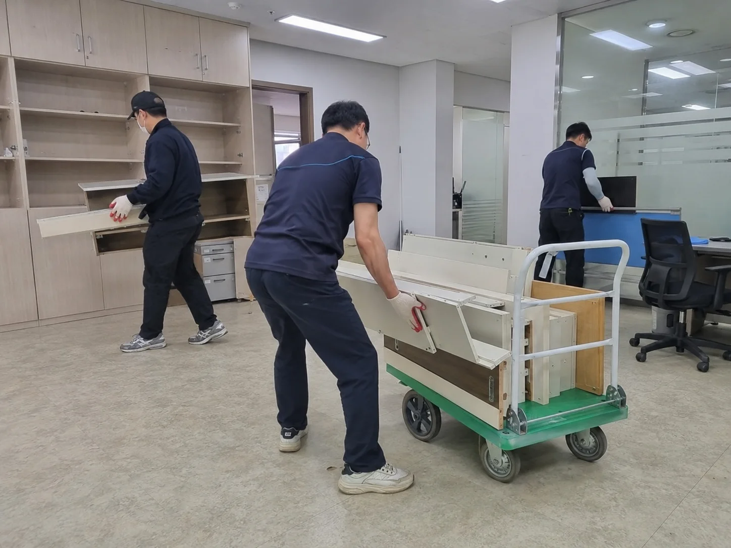 사무실 폐기물 분류·반출 현장 시공·청소 진행 6