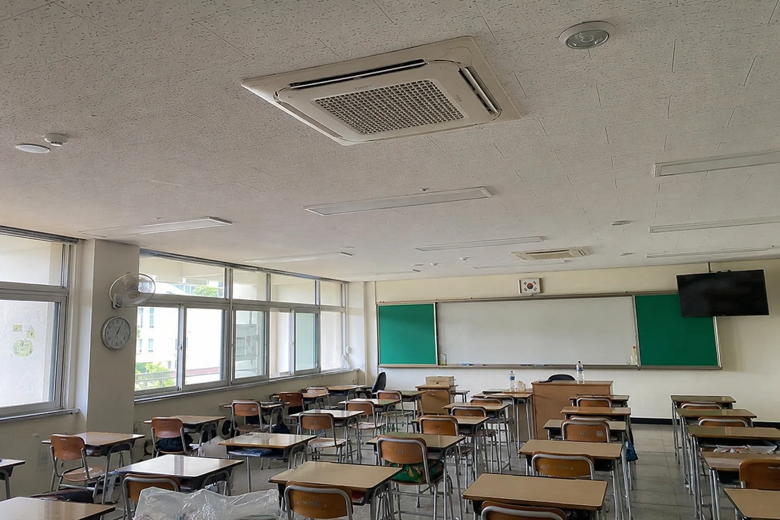 학교 교실 시스템에어컨 청소 현장 작업 전 준비 3