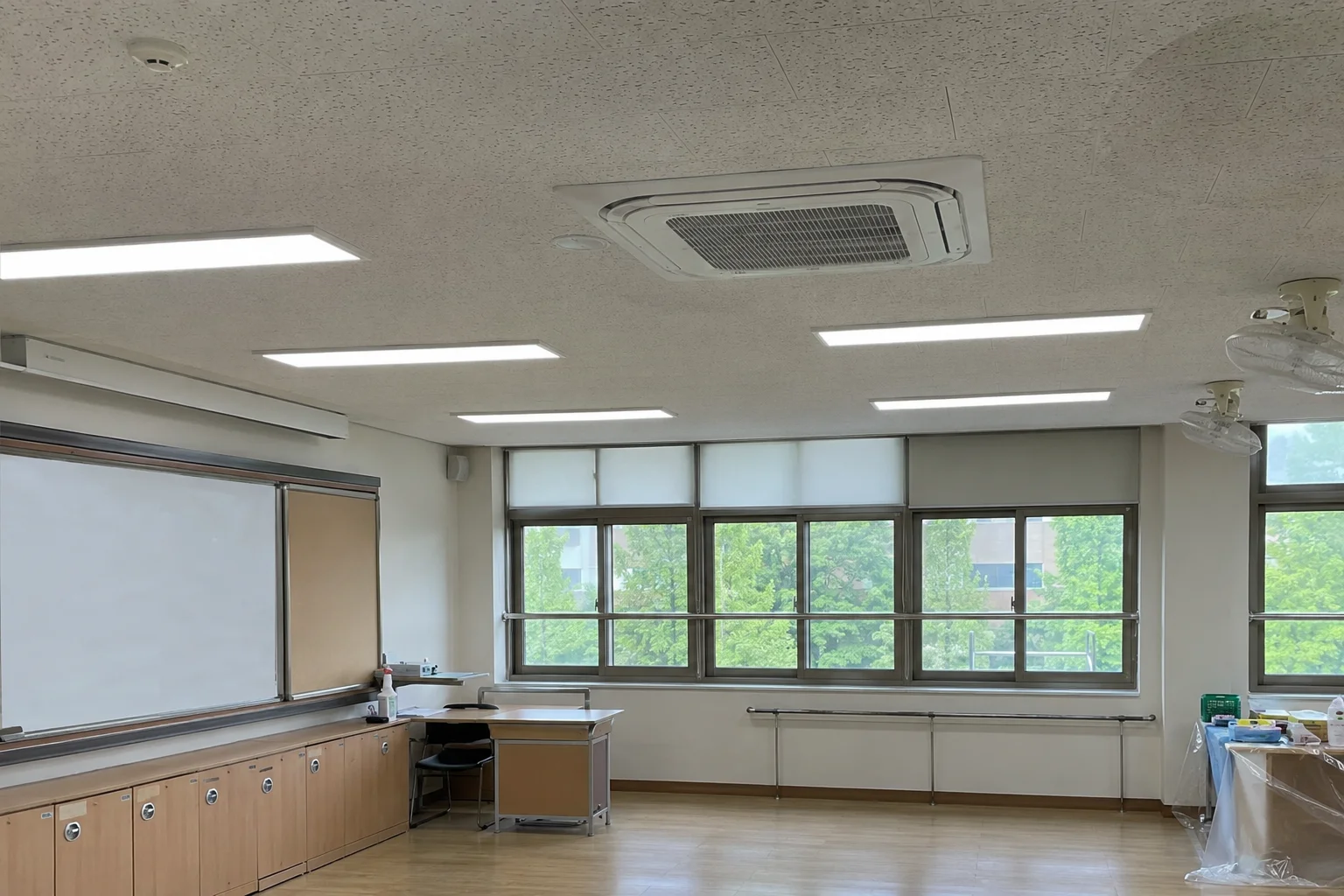 학교 교실 시스템에어컨 청소 현장 작업 전 준비 4