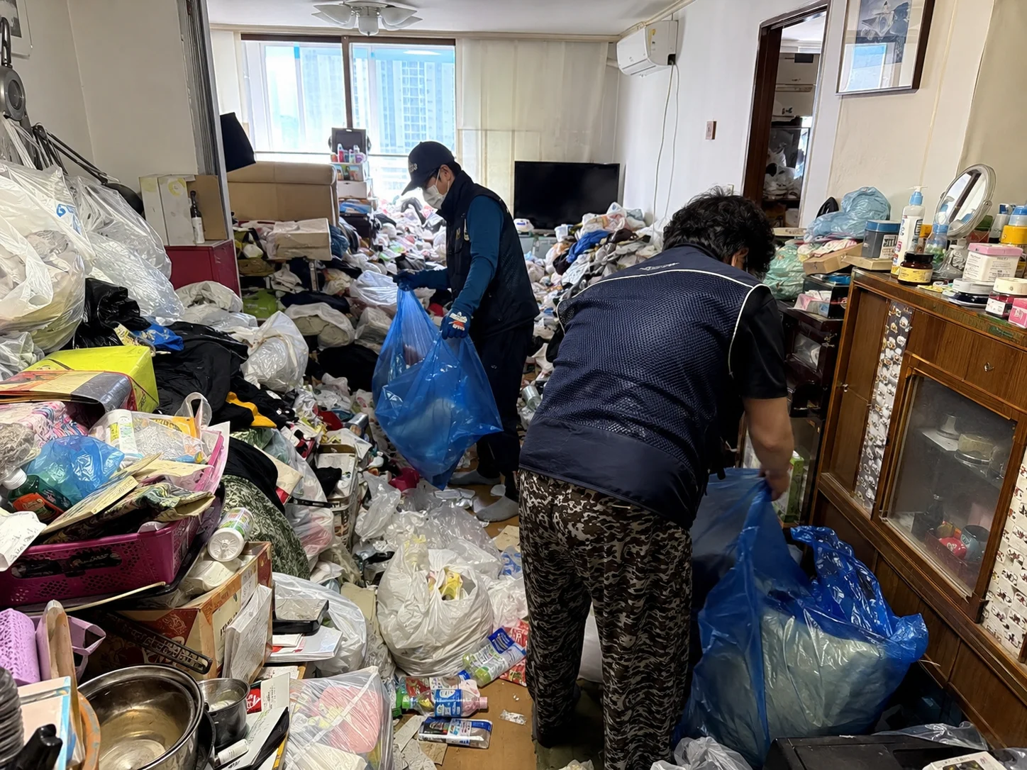 쓰레기집 적치물 정리·청소 현장 현장 확인 1