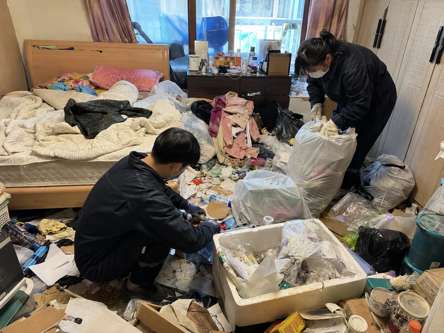 서울 성북구 쓰레기집청소 현장 모습