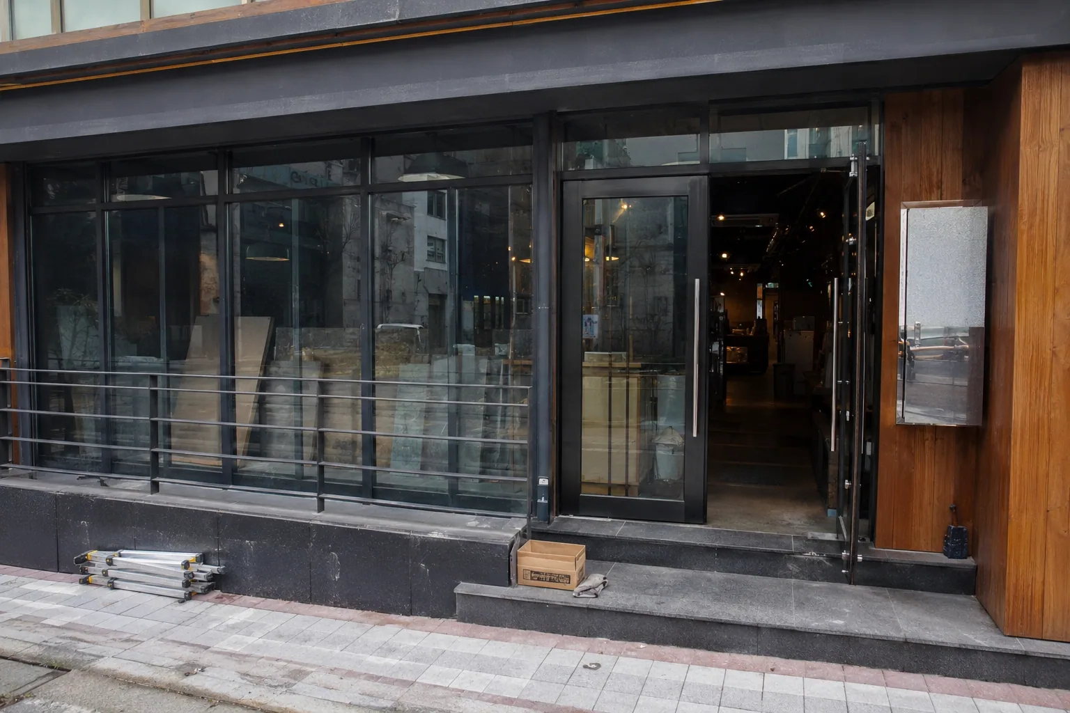 매장 동선과 오염 구역을 점검하는 작업 과정